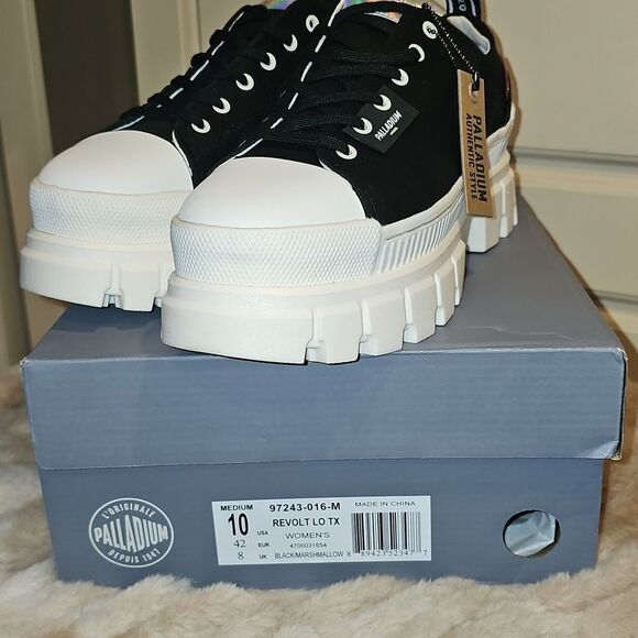 Palladium Shoes - Palladium Revolt LO TX Sneakers in Black and Marshmallow
